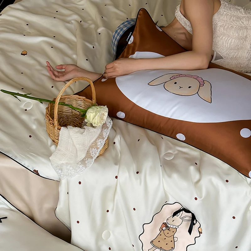 Bettwäsche-Set aus hautfreundlichem Baumwollsatin mit gesticktem Hasenmotiv & Punktdessin