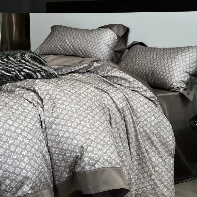 Elegante Bettwäsche-Garnitur aus Baumwollsatin mit dezentem Jacquardmuster und Wendefunktion