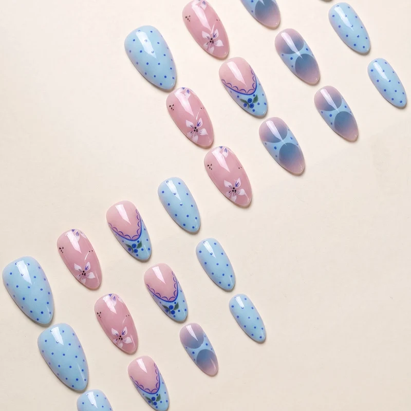 Künstlerisches Press-On Nageldesign