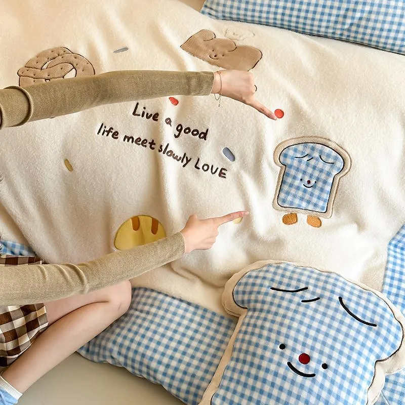 Kinder-Bettwäsche-Set mit gesteppter Kuscheldecke, Plüsch-Decor-Kissen und Vichy-Karo-Borte