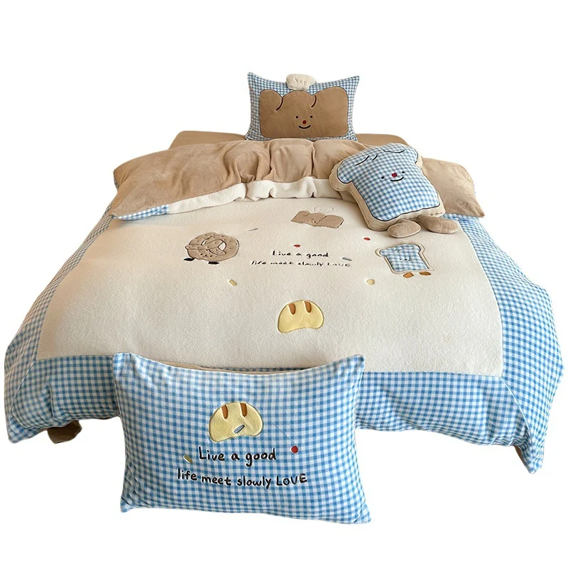 Kinder-Bettwäsche-Set mit gesteppter Kuscheldecke, Plüsch-Decor-Kissen und Vichy-Karo-Borte