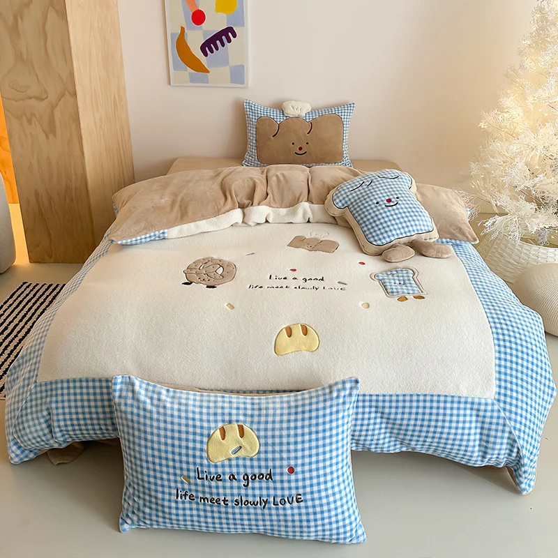 Kinder-Bettwäsche-Set mit gesteppter Kuscheldecke, Plüsch-Decor-Kissen und Vichy-Karo-Borte