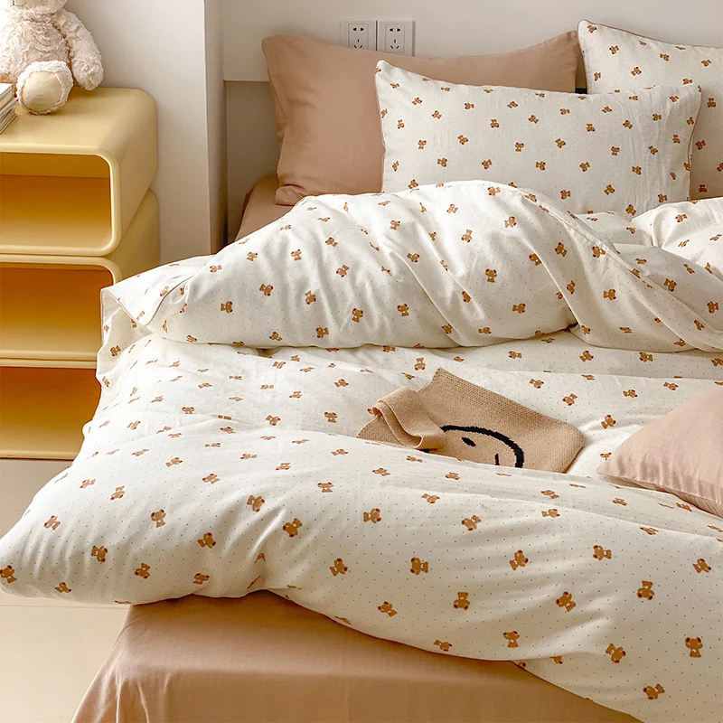 Verspielte Bettwäsche-Garnitur aus Baumwoll-Perkal mit Pfirsich-Print und Wendefunktion