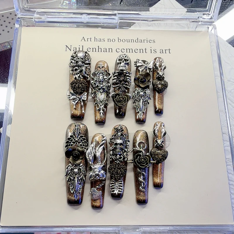 Verschnörkeltes, von der Gotik inspiriertes Press-On-Nail-Art-Set