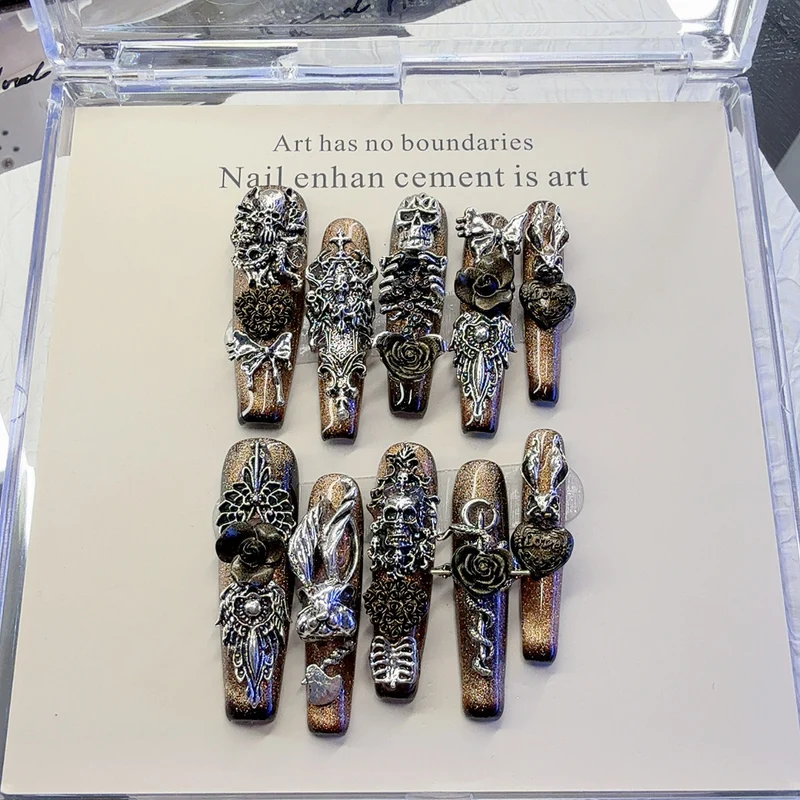 Verschnörkeltes, von der Gotik inspiriertes Press-On-Nail-Art-Set