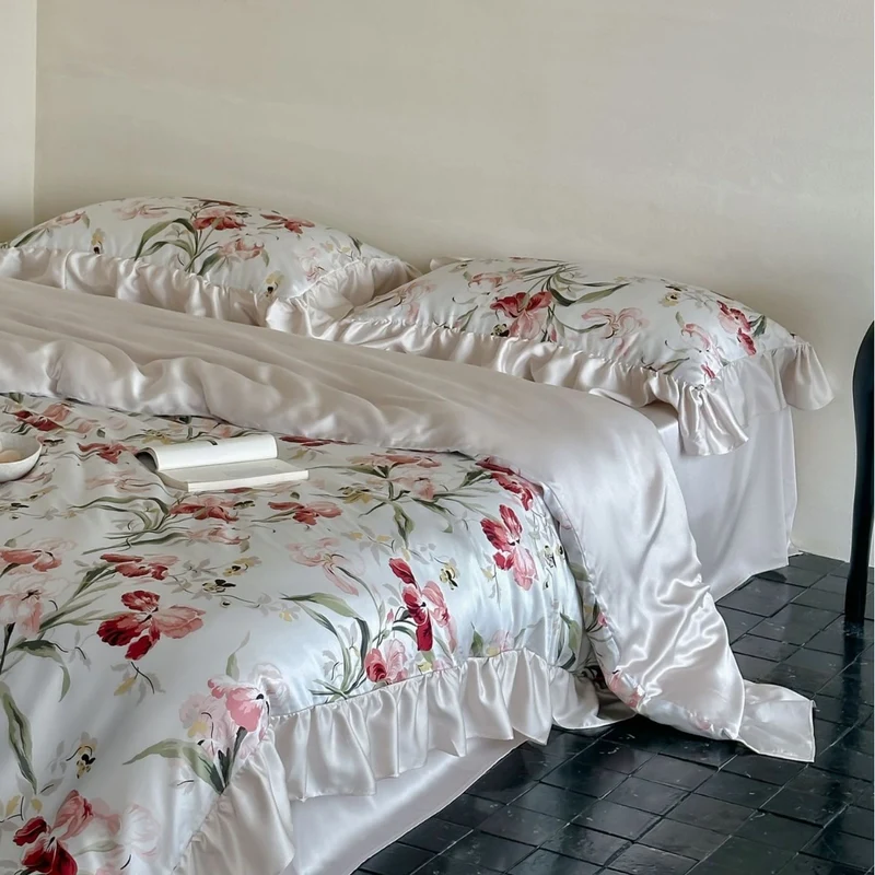Satin-Bettwäschegarnitur mit floralem Print und Volant