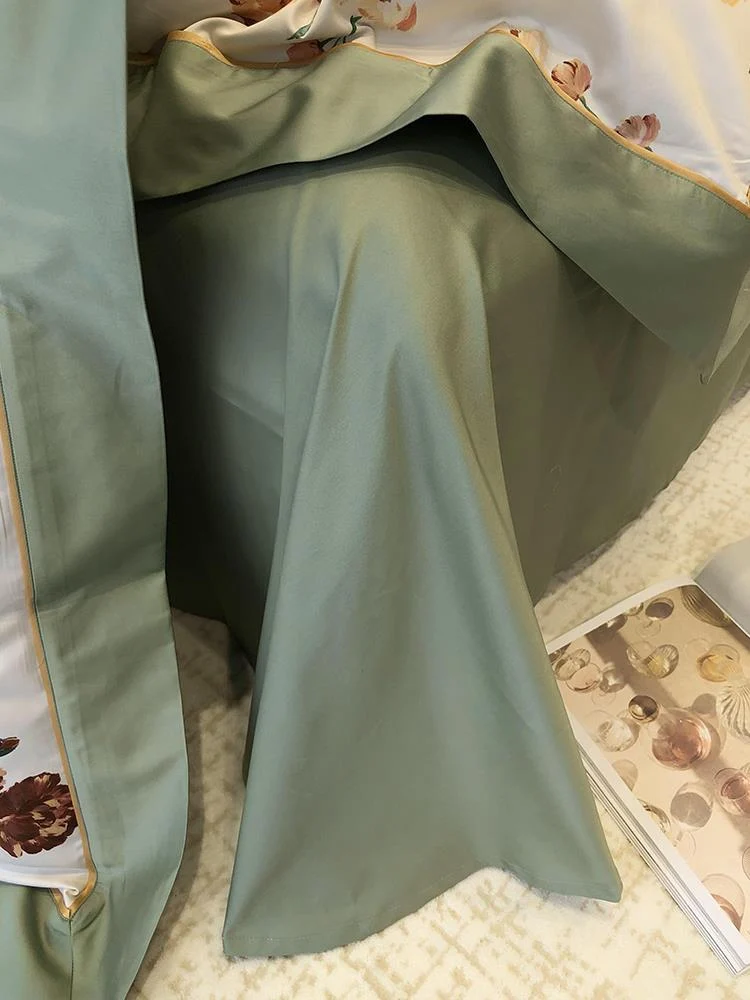 Premium-Satin-Bettbezug-Set mit zartem Aquarell-Blütenprint und eleganter Volantkante
