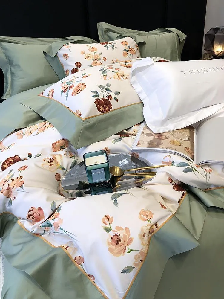 Premium-Satin-Bettbezug-Set mit zartem Aquarell-Blütenprint und eleganter Volantkante