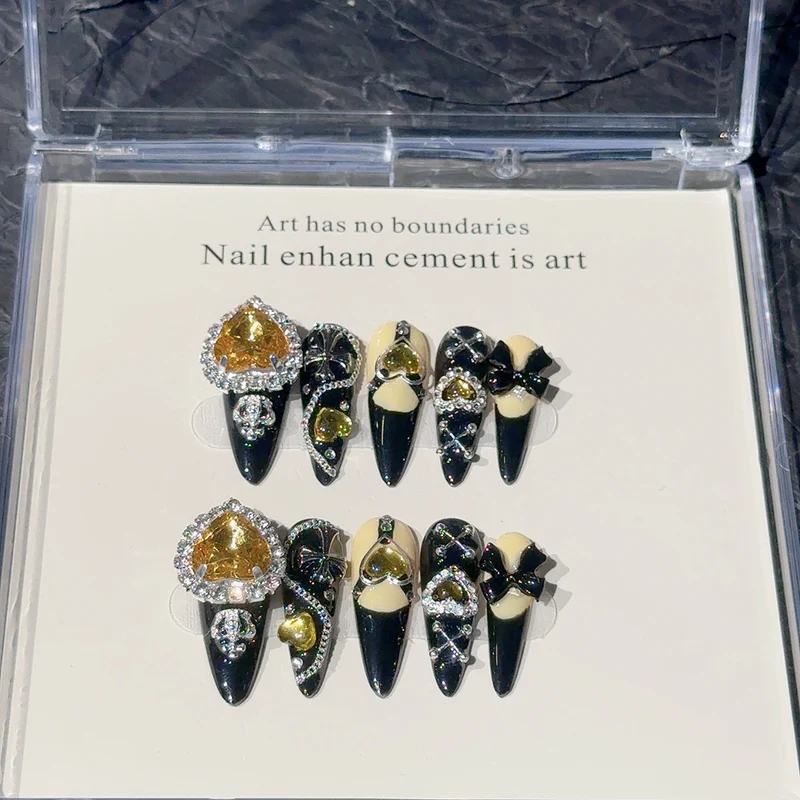 Luxuriöse dekorative Nagelspitzen