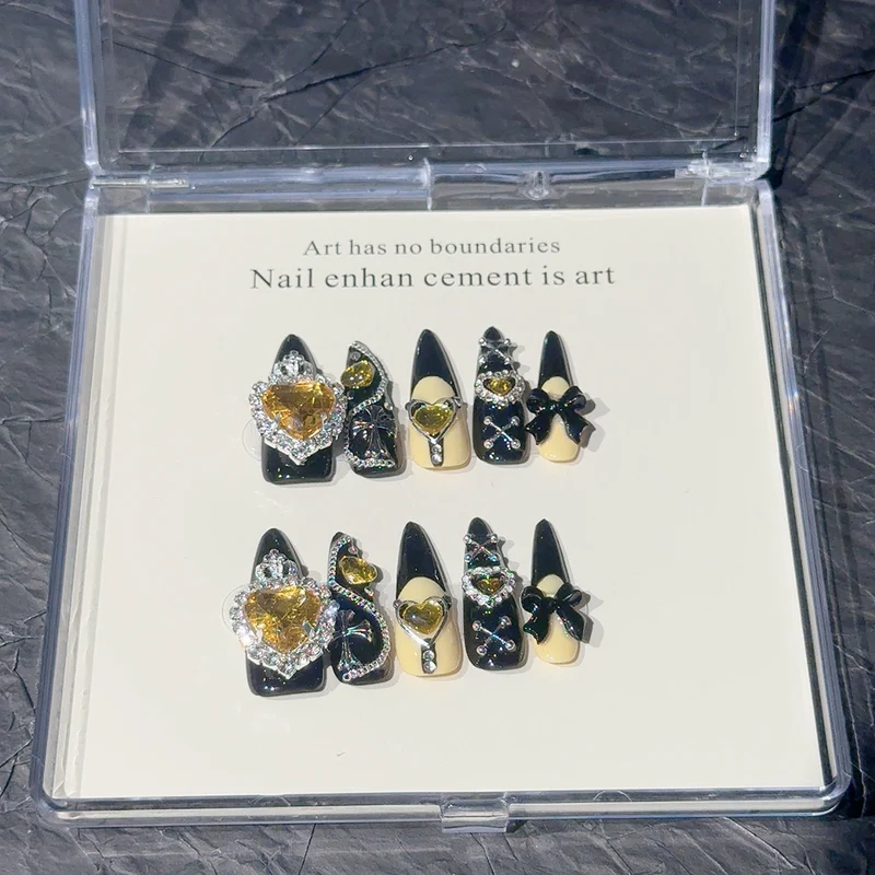 Luxuriöse dekorative Nagelspitzen
