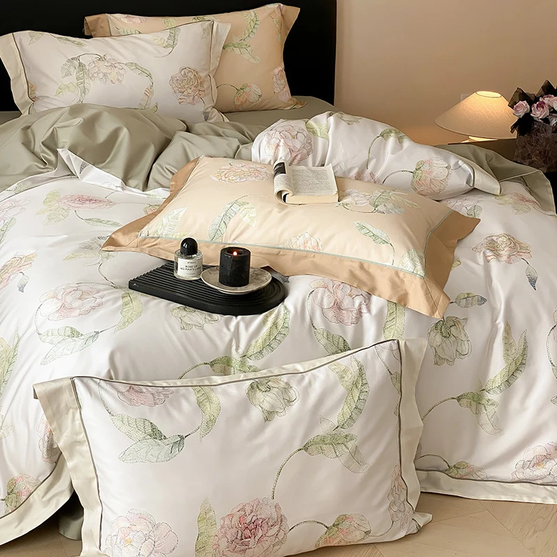 Luxuriöses Baumwollsatin-Bettwäsche-Set mit großflächigem Aquarell-Rosenmotiv und seidiger Haptik