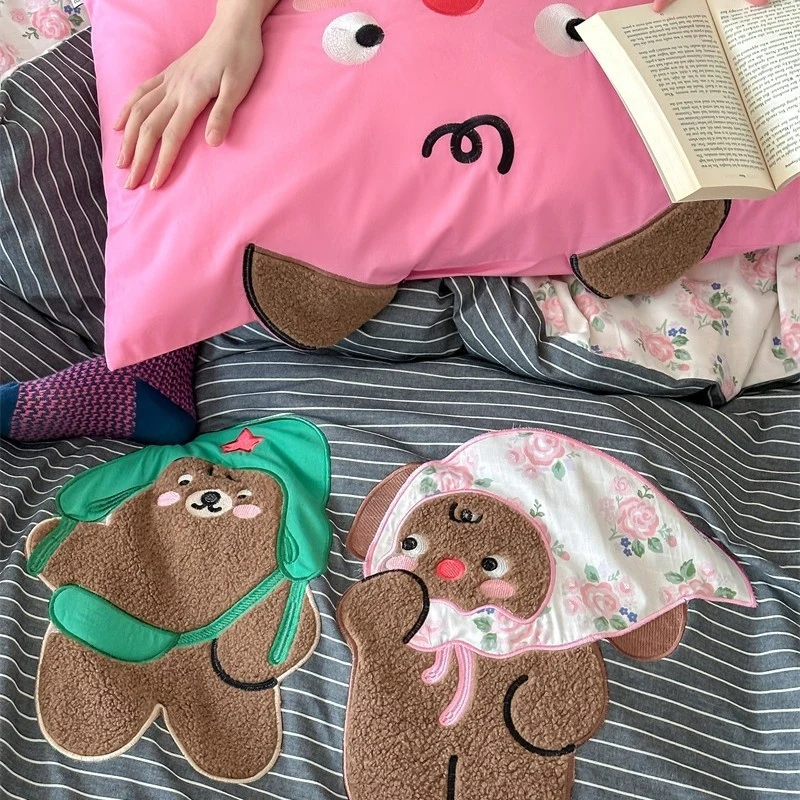 Bettwäsche-Garnitur aus Baumwollsatin mit besticktem Schleifen-Motiv & Vichy-Volant