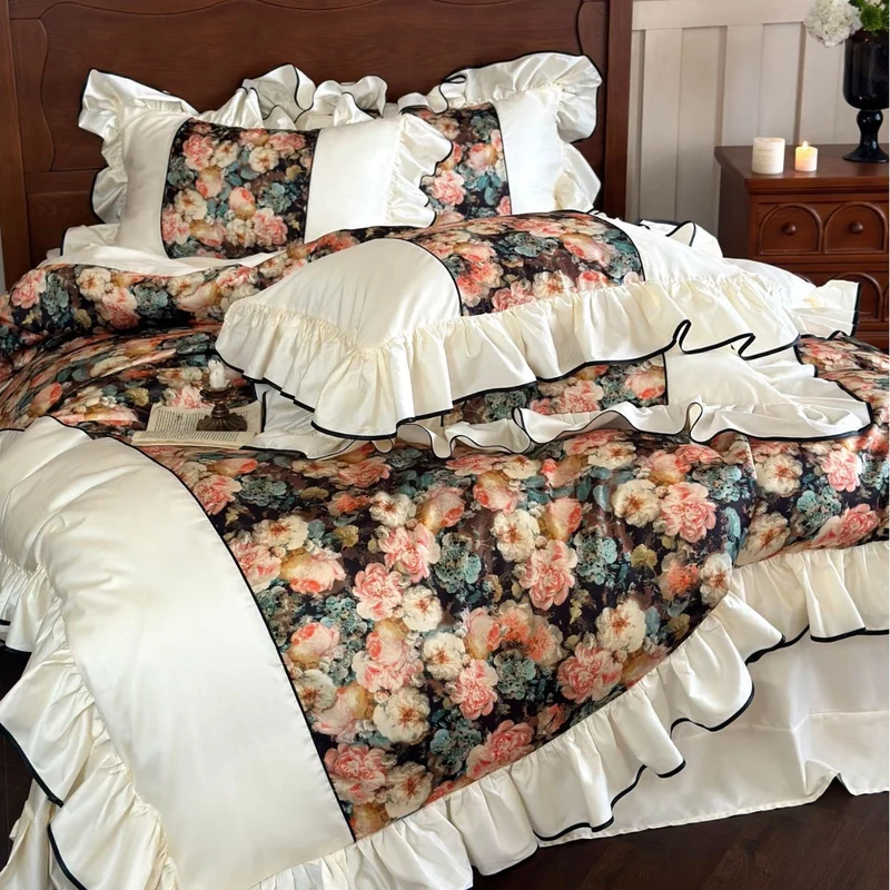 Luxuriöses florales Baumwollsatin-Bettwäsche-Set mit Rüschen und Passe