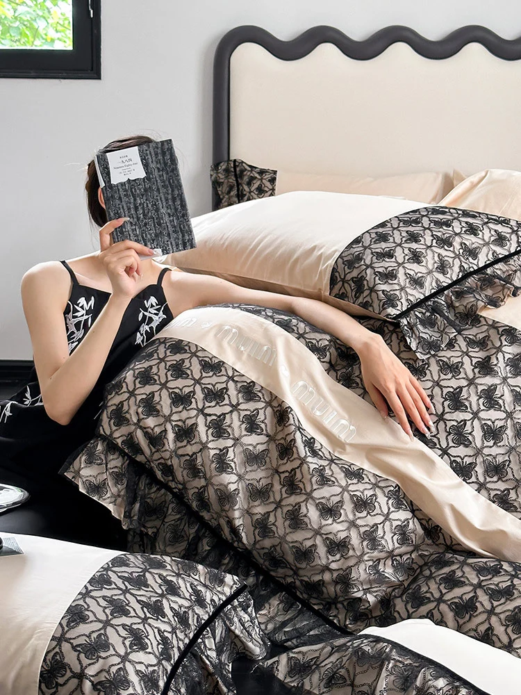 Luxuriöses Wendbares Baumwollsatin-Bettwäscheset mit Jacquard-Bordüre und Volant
