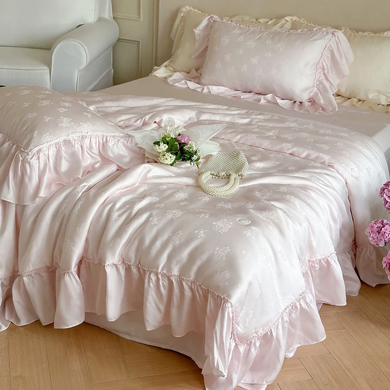 Elegantes Satin-Bettwäsche-Set mit Jacquard-Blumenmuster und Rüschen