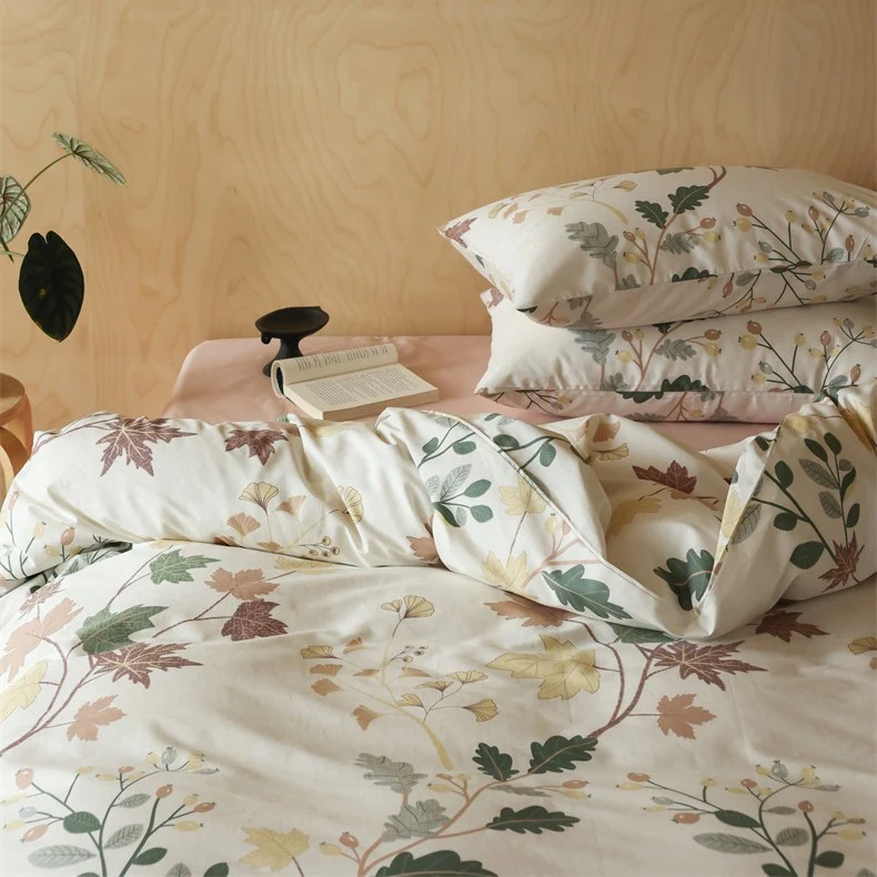 Baumwollsatin Bettwäsche-Set mit feinem Karomuster und floralen Motiven