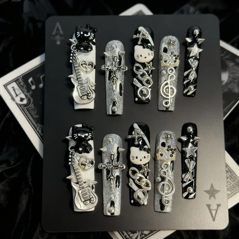 Künstlerisch thematisiertes Nagelkunstset
