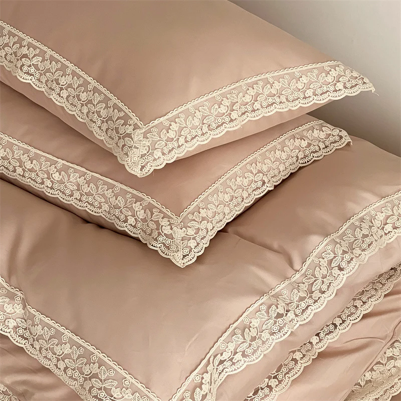 Luxuriöses Satin-Bettwäsche-Set mit feiner Spitzenkante