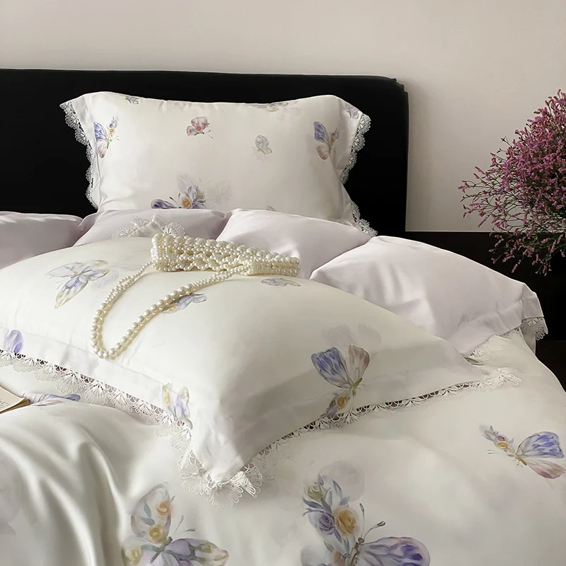 Bettwäsche-Set aus Satin mit Schmetterlingsmuster und Spitzenrand