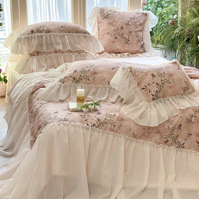 Luxuriöse Rüschen-Bettwäschegarnitur aus Baumwollmischgewebe mit Vintage-Blumenprint und dekorativem Bettrock