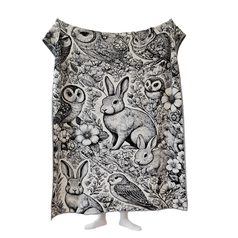 Kuschelige Wohndecke mit detailliertem Jacquard-Tiermotiv