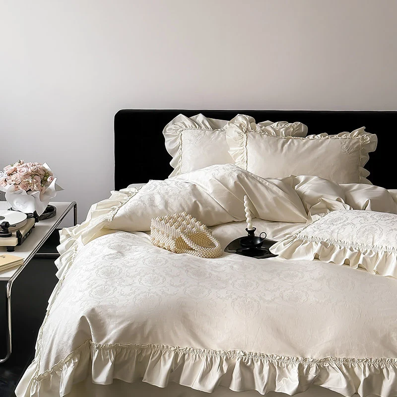 Elegante Satin-Jacquard-Bettwäschegarnitur mit feiner Rüsche und luxuriöser Oberfläche