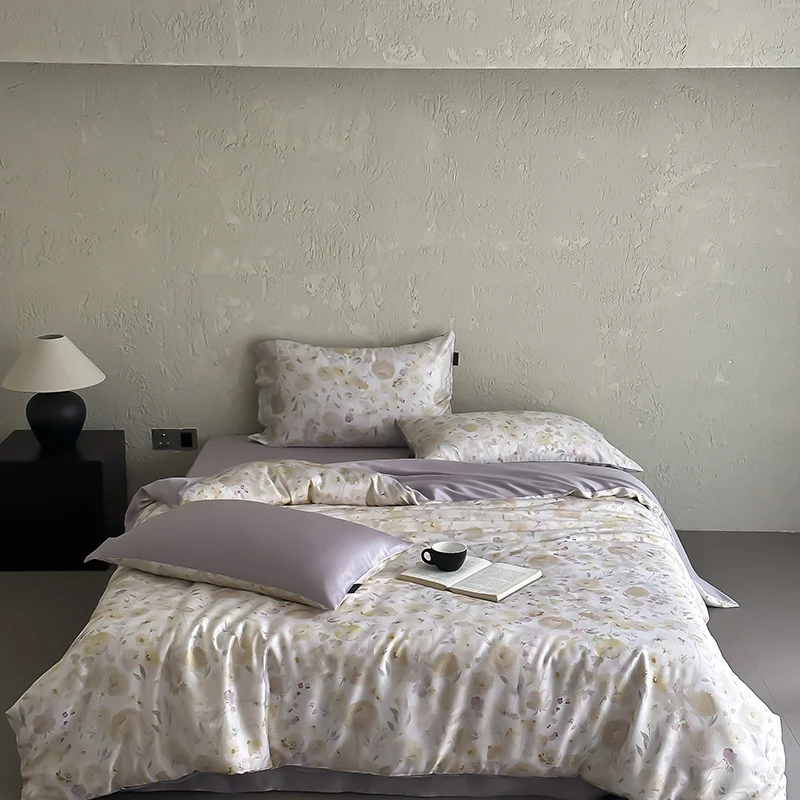 Luxuriöses Satin-Bettwäsche-Set mit floralem Aquarellprint und seidig-glänzendem Finish