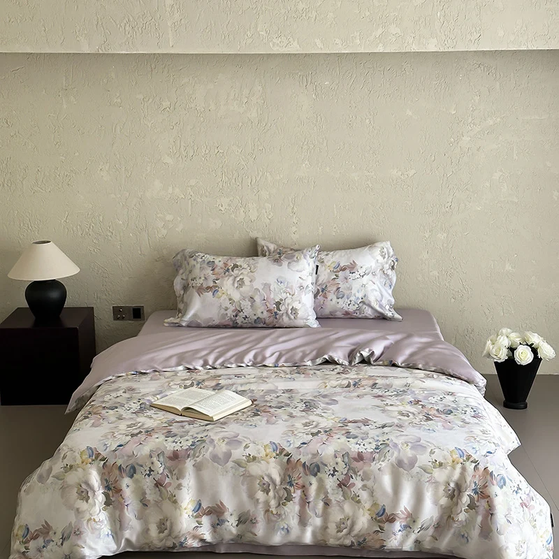 Luxuriöses Satin-Bettwäsche-Set mit floralem Aquarellprint und seidig-glänzendem Finish