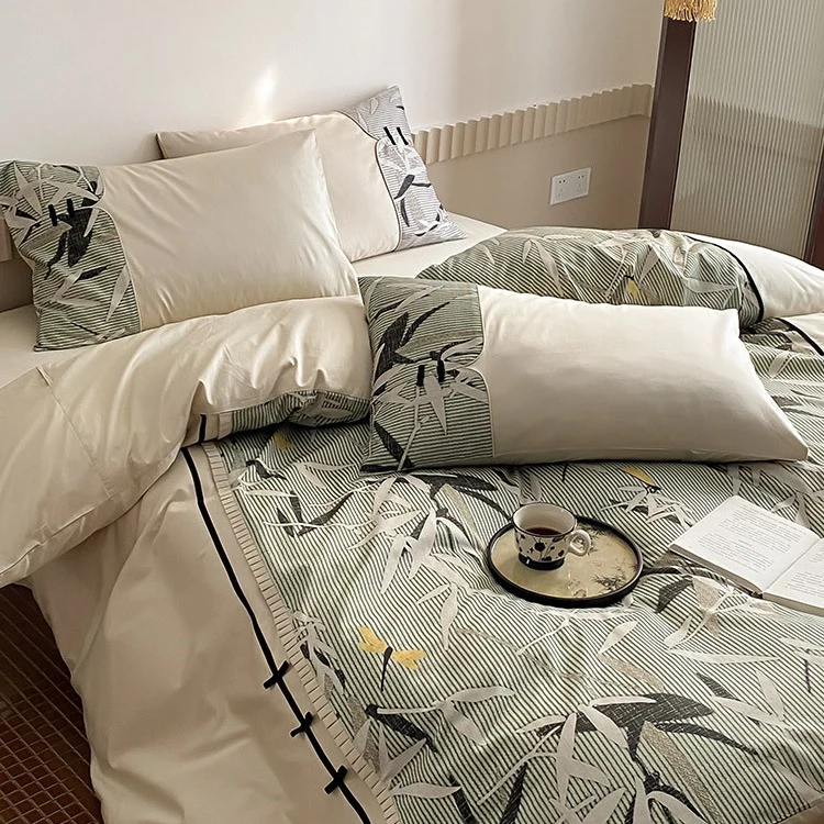 Wendbares Satin-Bettwäsche-Set mit gestepptem Dekor und botanischem Bambusprint