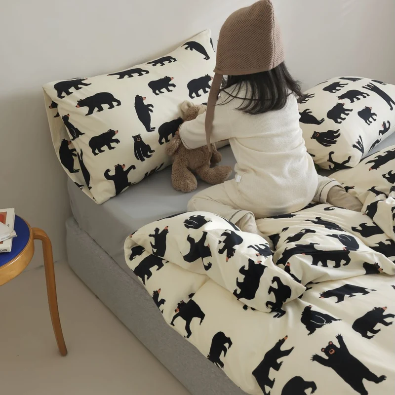 Wendbares Duvetbezug- und Kissenbezug-Set aus Baumwollsatin mit Teddybär- und Mondprint