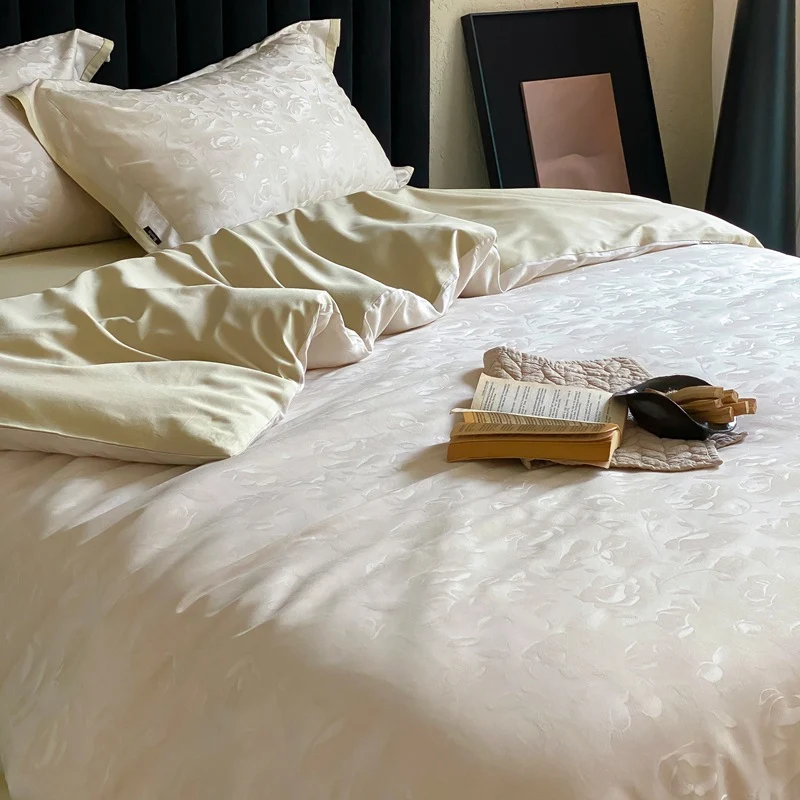 Luxuriöses Bettwäsche-Set aus Satin mit dezentem Blumenjacquard