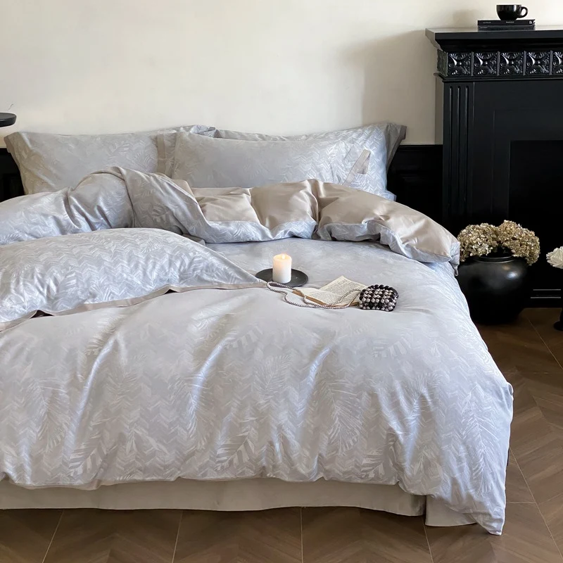 Luxuriöses Bettwäsche-Set aus Satin mit dezentem Blumenjacquard