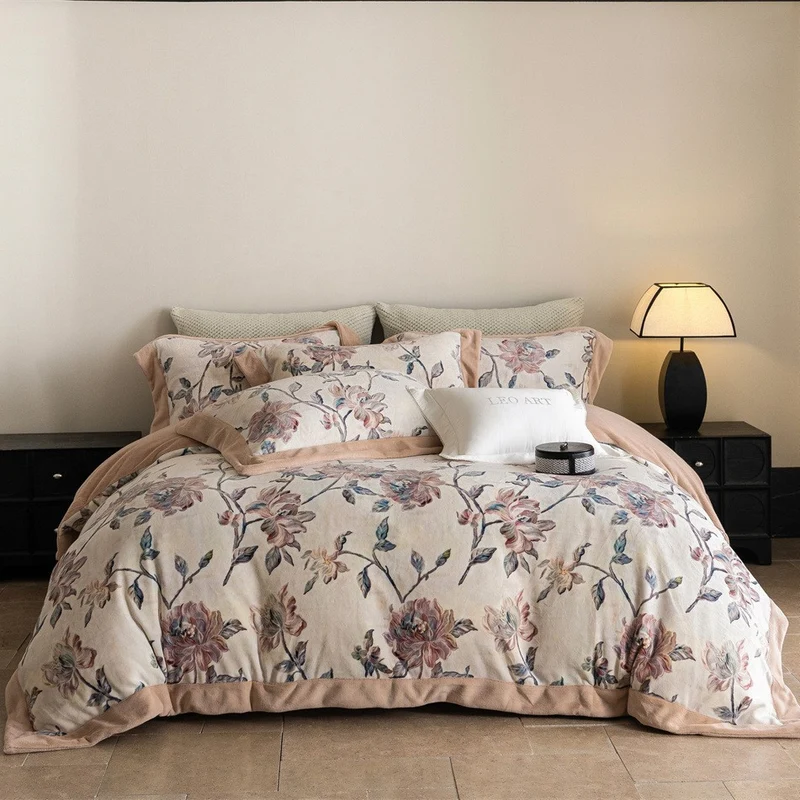 Luxuriöse Wendbare Bettwäsche-Garnitur mit samtiger Einfassung und abstraktem Ikat-Muster