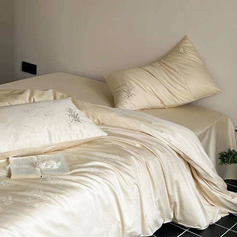 Hochwertiges Baumwollsatin-Bettwäsche-Set mit floraler Stickerei