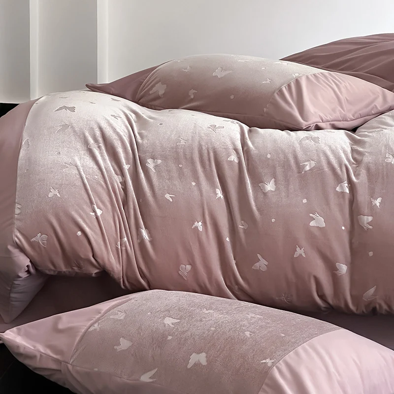 Luxuriöse Bettwäschegarnitur mit seidenmattem Finish und Schmetterlingsjacquard