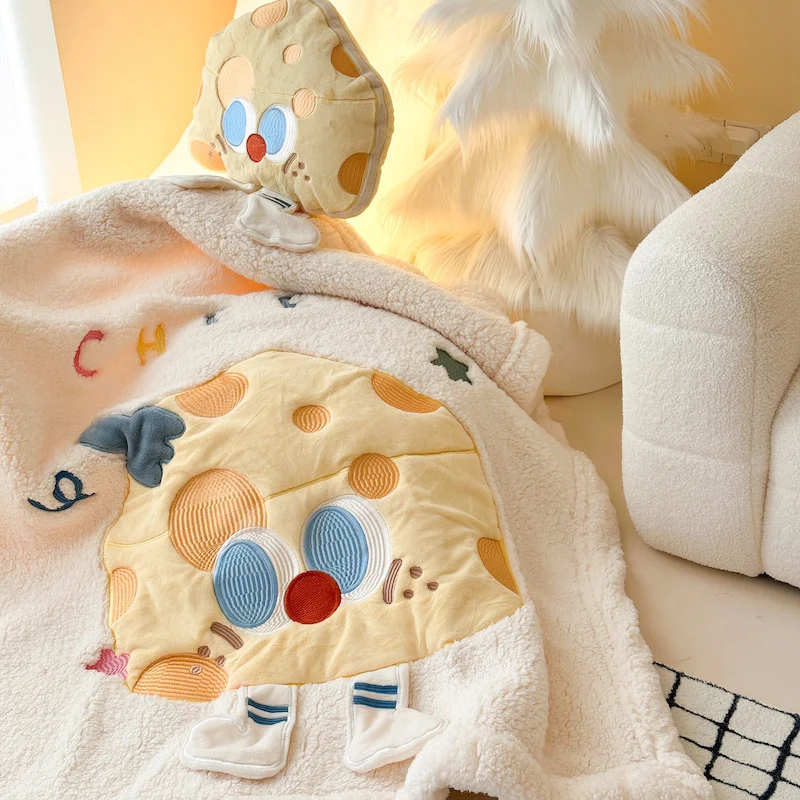 Kuschelige Weihnachts-Wohndecke mit appliziertem Tannenbaummotiv und Sherpa-Futter