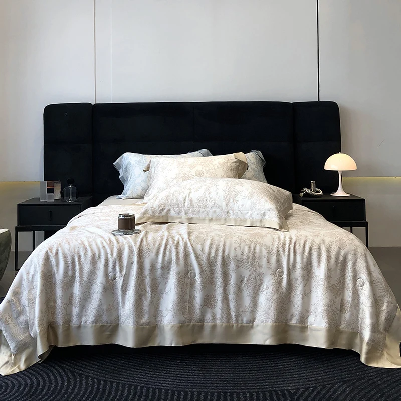 Elegantes Bettwäsche-Set aus hochwertigem Baumwollsatin mit feinem Toile-de-Jouy-Motiv und Satinbordüre