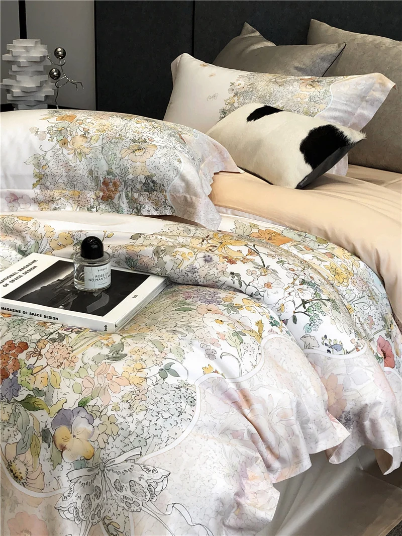 Duvetbezug-Set aus Baumwollsatin mit dezentem Aquarell-Blumenprint und seidig-matter Haptik