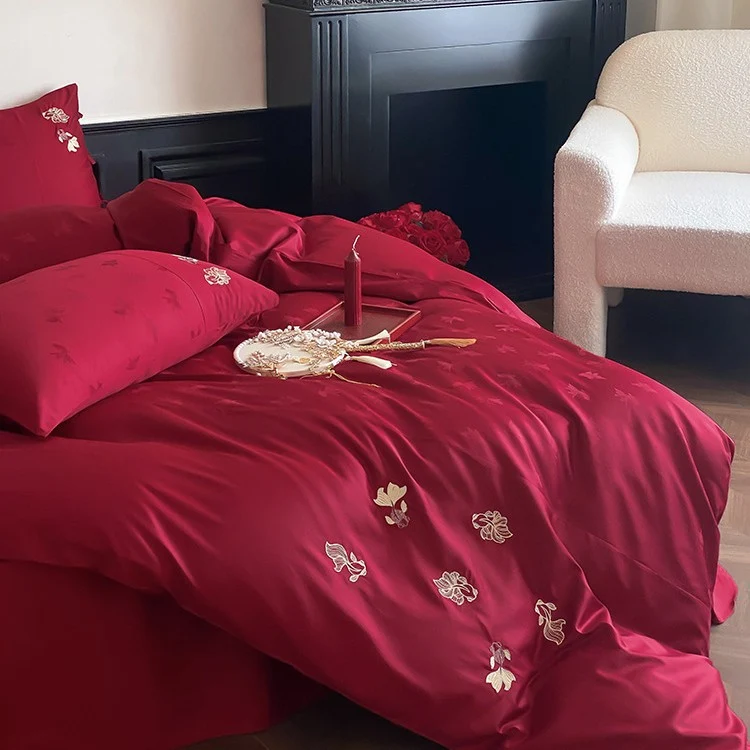 Luxuriöses Satin-Bettwäsche-Set mit feiner Blumenstickerei