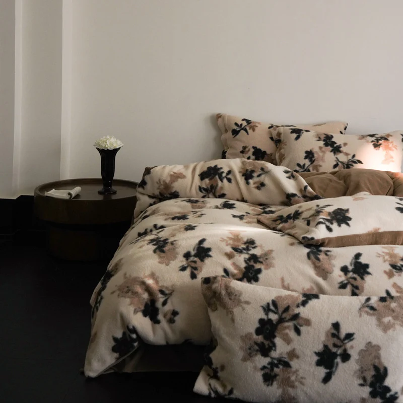 Kuschelige Mikrofaser-Fleece-Bettgarnitur mit floraler Velours-Struktur