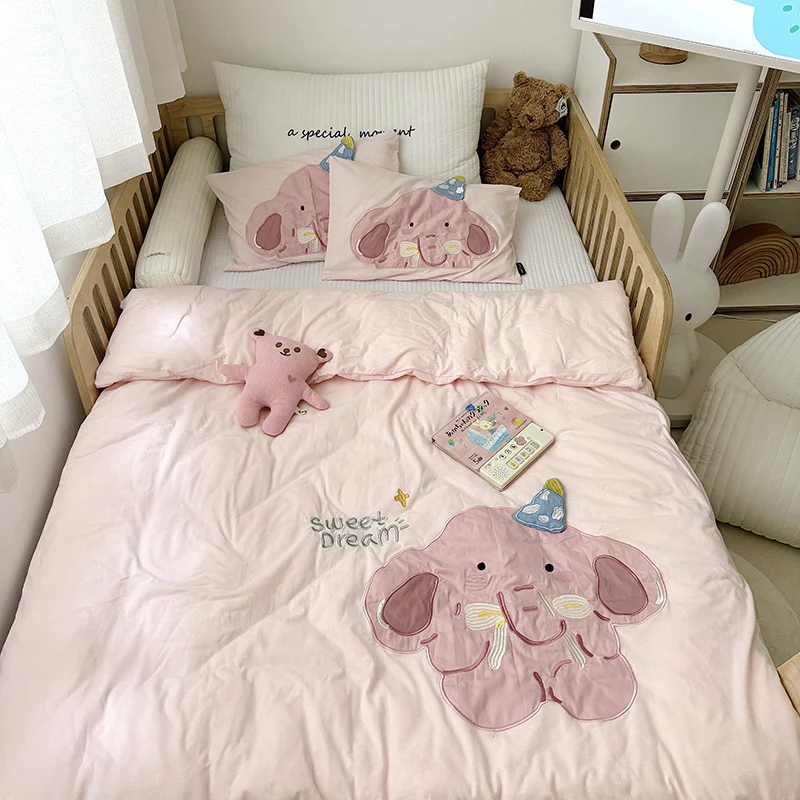 Kinder-Gitterbett-Bettwäsche-Set mit appliziertem Löwenmotiv und atmungsaktivem Baumwoll-Musselin