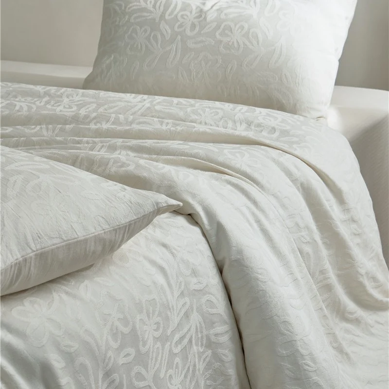 Bettwäschegarnitur aus Baumwoll‑Jacquard mit feiner Steppung und Wendefunktion