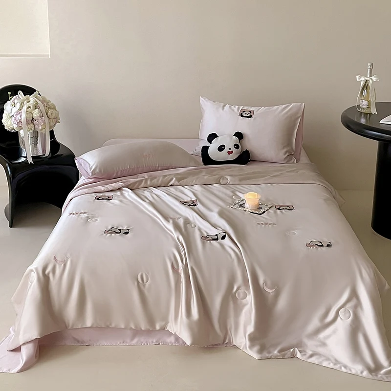 Seidenglänzende Satin-Bettwäschegarnitur mit niedlicher Panda-Stickerei