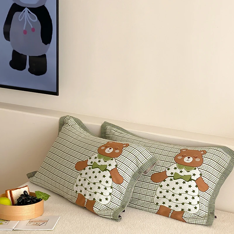 Kinder-Kissenbezüge mit niedlicher Bär-Applikation und kariertem Musselin-Look