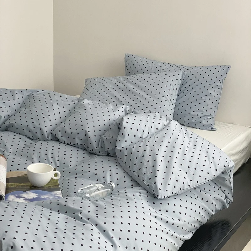 Baumwoll-Perkal-Bettwäschegarnitur mit minimalistischem Punktmuster und Hotelverschluss