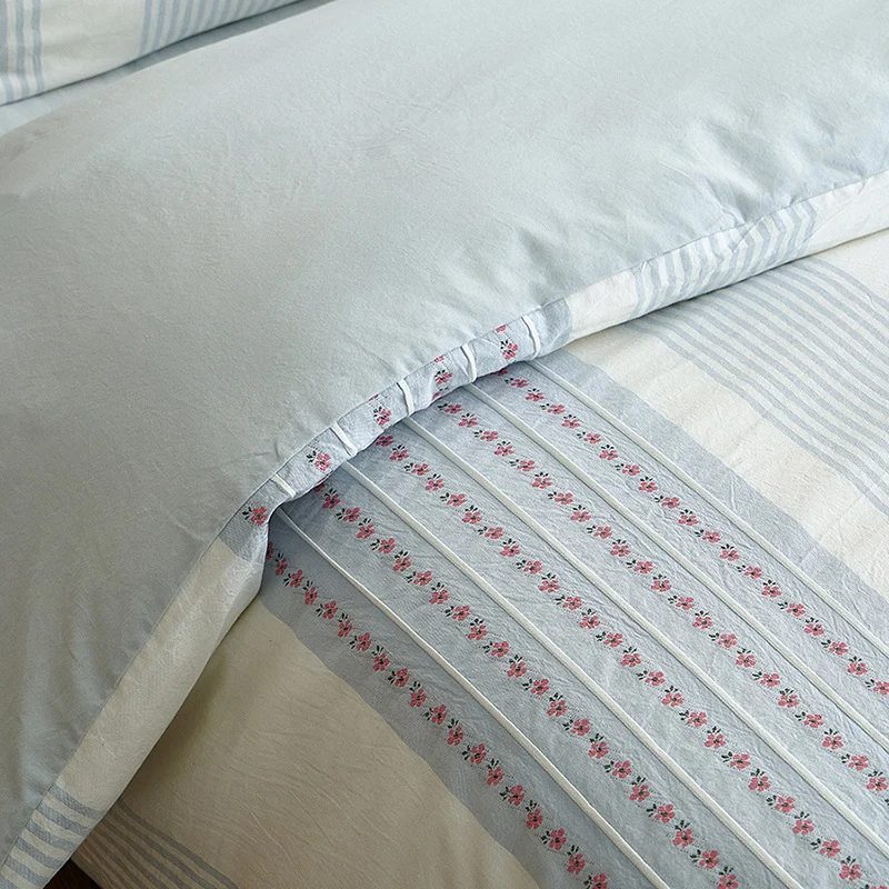 Baumwoll-Bettwäsche-Set mit bestickten Streifen und feiner Percale-Qualität