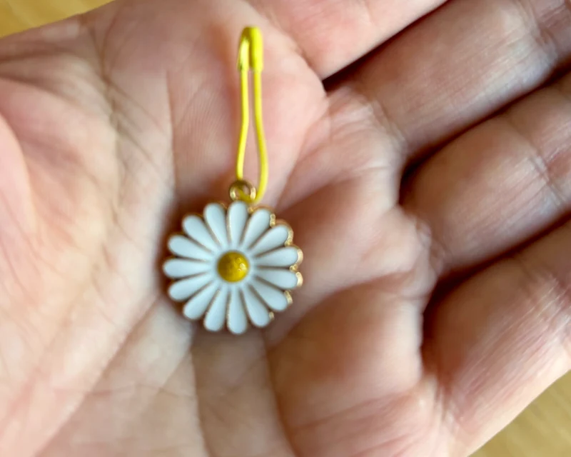 5 flower stitch markers