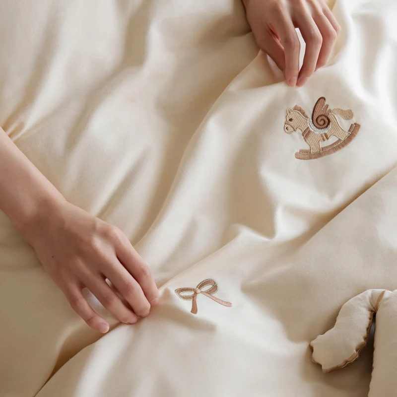 Kinder-Bettwäschegarnitur mit Chenille-Schaf-Applikationen und weichem Perkalgewebe