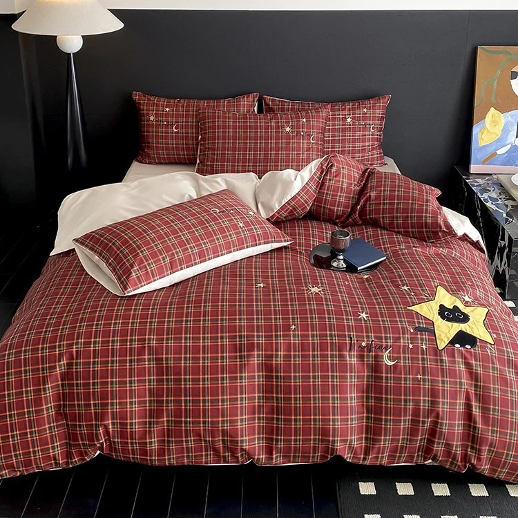 Kariertes Baumwoll-Perkal-Bettwäsche-Set mit tartan-appliziertem Bärenrelief