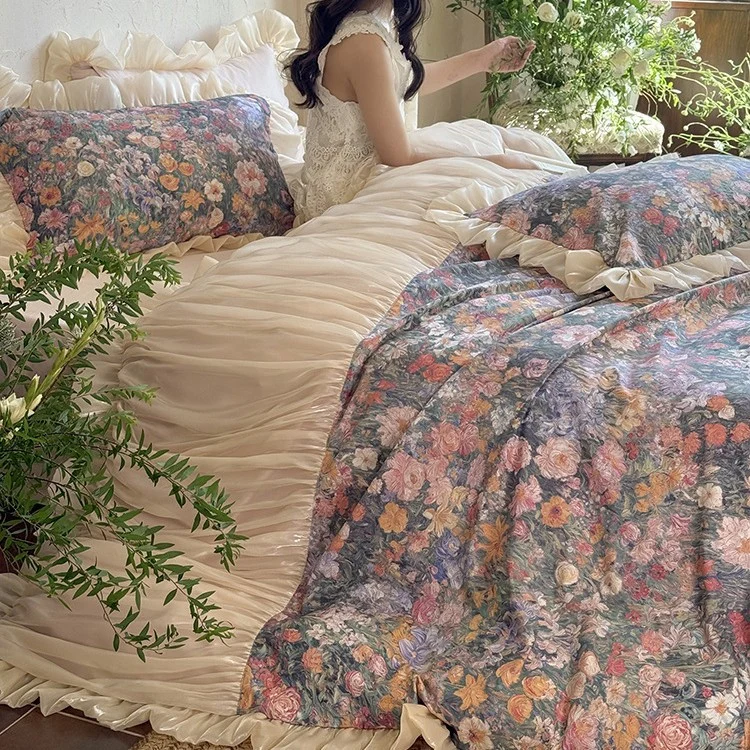Florale Bettwäschegarnitur mit Vintage-Malerei-Print, Volantkissen und geraffter Tagesdecke